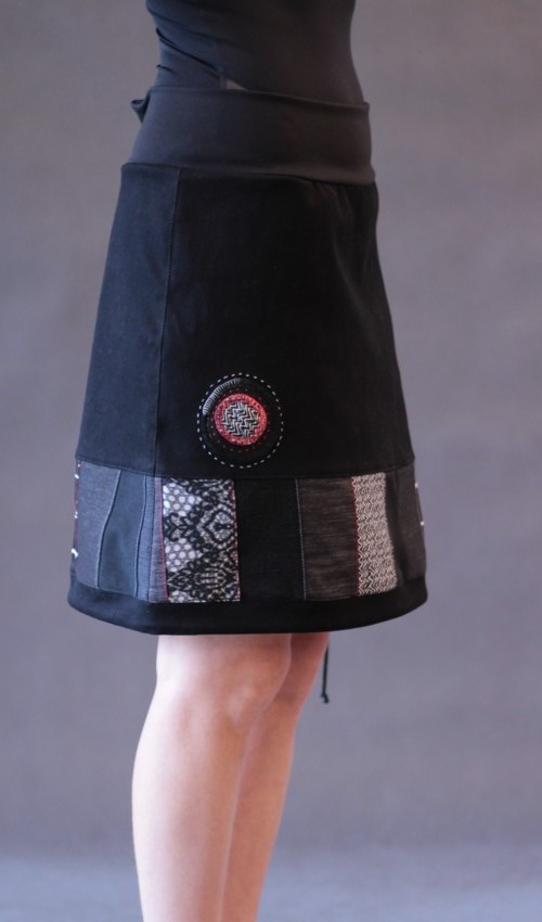LaJuPe sukně patchwork bavlna_polyester_bez_podšívky_černá_patchwork_se_sedlem_dole_1kapsa_tunýlek_černá_černočervená_kolečko_vkolečku