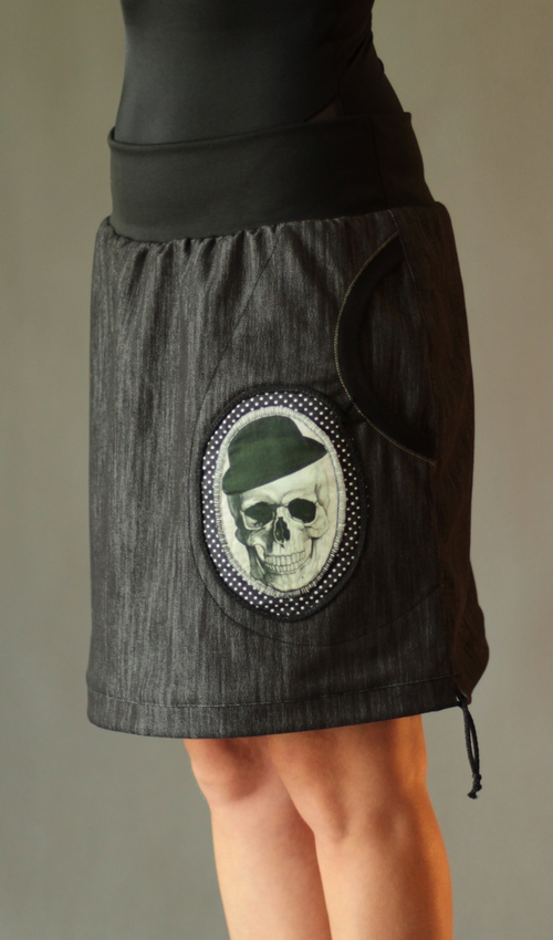 handgemachte Mode – LaJuPe - langer enger schwarzer Rock