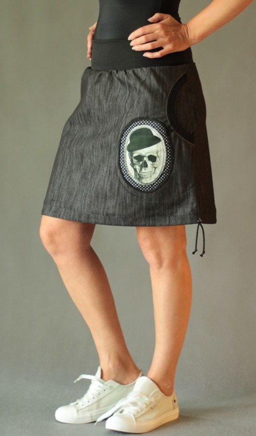 LaJuPe metalová sukně bavlna_polyester_bez_podšívky_černá_bílá_áčková_1kapsa_tunýlek_černá_černobílá_lebka_klobouk