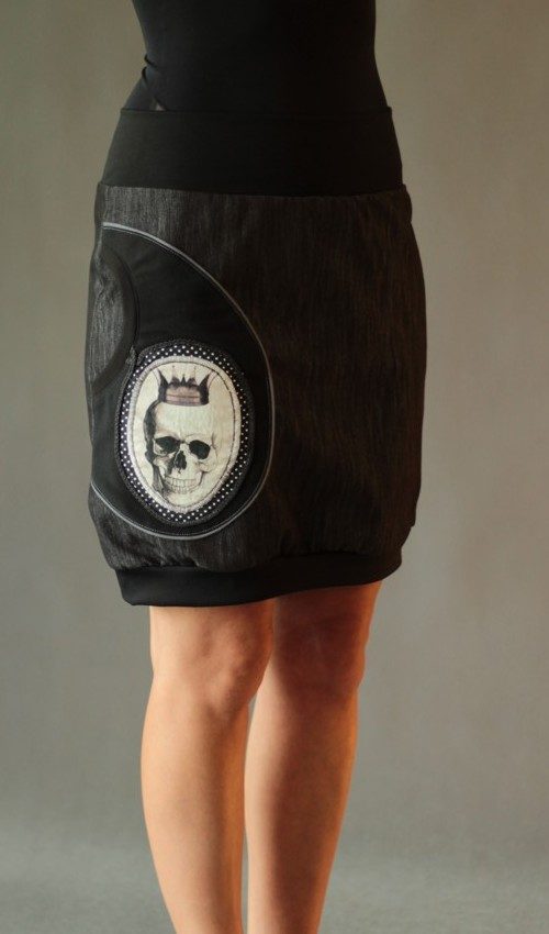 handgemachte Mode – LaJuPe - knielanger schwarzer Rock gothic