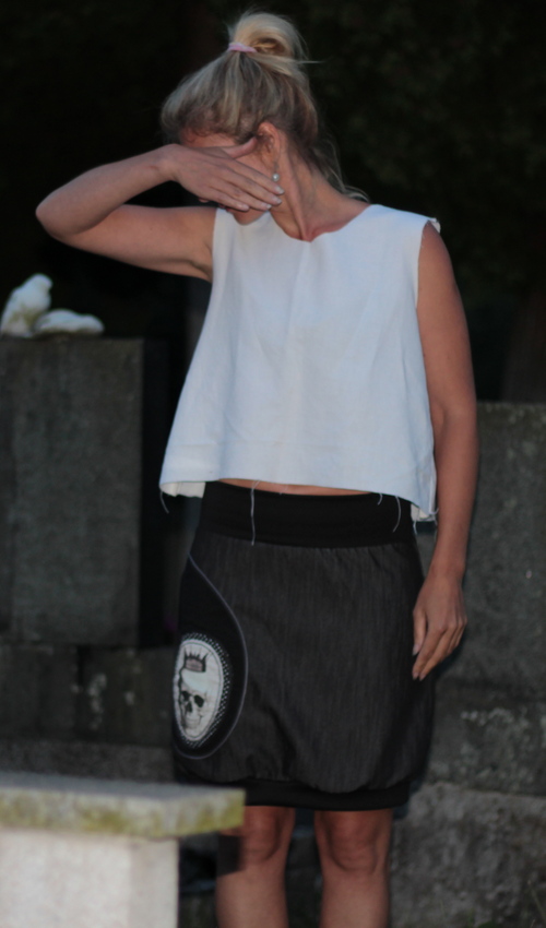 handgemachte Mode – LaJuPe - knielanger schwarzer Rock gothic