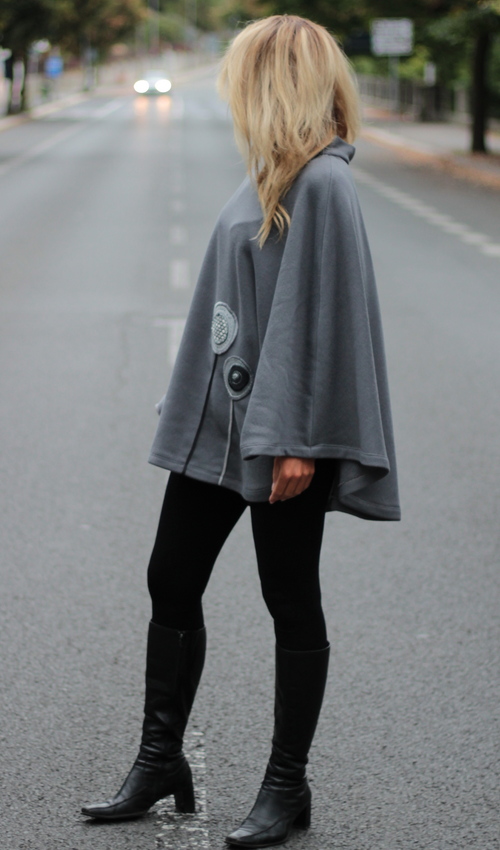 004_handgemachte Mode – LaJuPe - Damen Poncho handgemachte Mode – LaJuPe - Damen Poncho