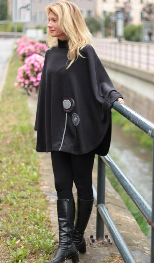006_handgemachte Mode – LaJuPe - Poncho schwarz handgemachte Mode – LaJuPe - Poncho schwarz