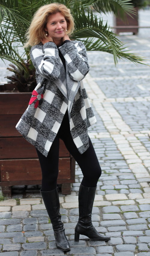 handgemachte Mode – LaJuPe - schwarze Strickjacke