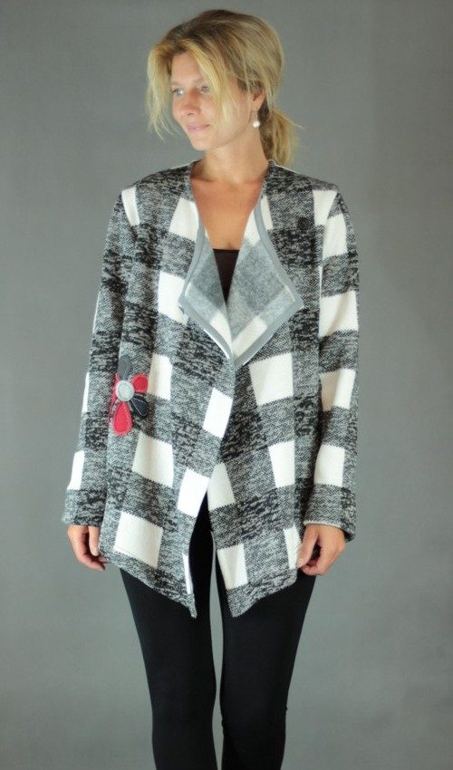 handgemachte Mode – LaJuPe - schwarze Strickjacke