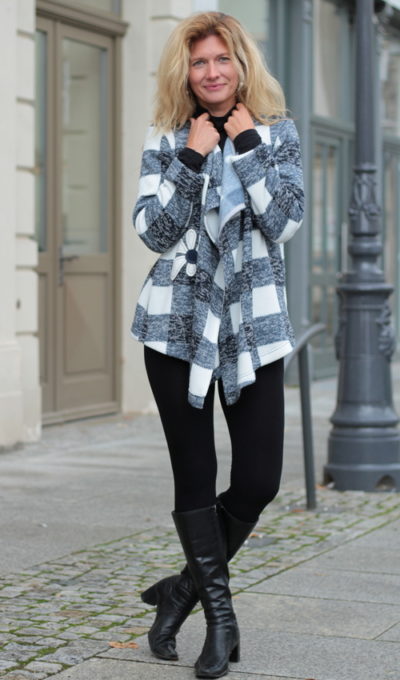 handgemachte Mode – LaJuPe - Strickjacke blau