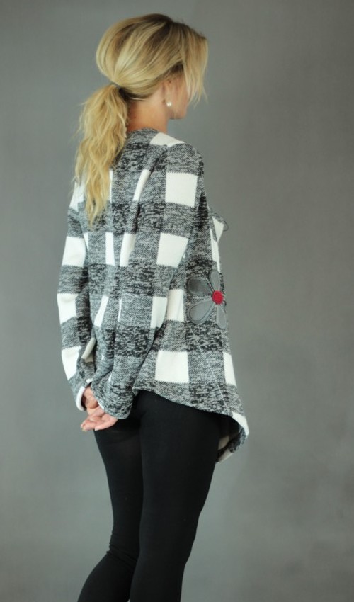 030_handgemachte Mode – LaJuPe - Strickjacke weiß handgemachte Mode – LaJuPe - Strickjacke weiß