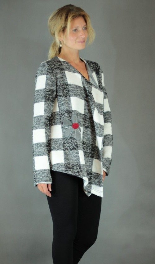 handgemachte Mode – LaJuPe - Strickjacke weiß